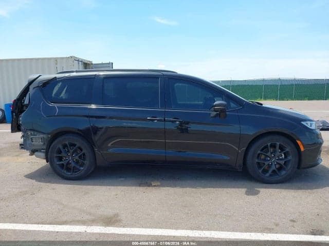2022 CHRYSLER PACIFICA LIMITED 14