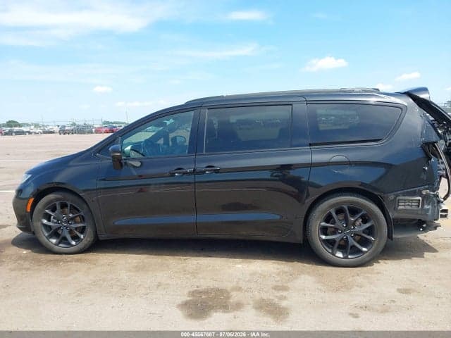 2022 CHRYSLER PACIFICA LIMITED 15