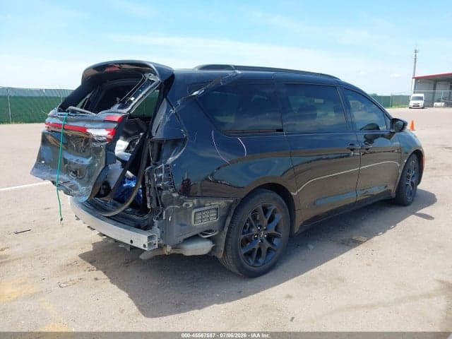 2022 CHRYSLER PACIFICA LIMITED 4