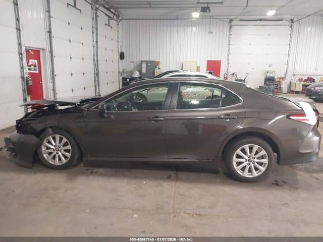 2018 TOYOTA CAMRY LE 14