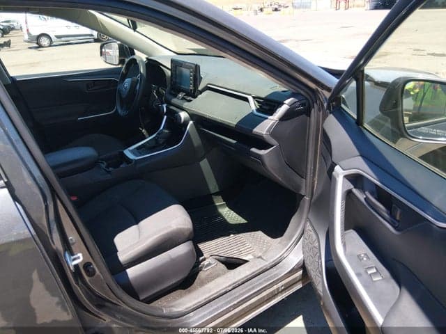 2019 TOYOTA RAV4 LE 1