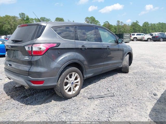 2017 FORD ESCAPE SE 4
