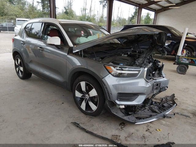 2019 VOLVO XC40 T5 MOMENTUM