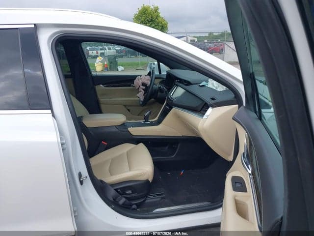 2017 CADILLAC XT5 STANDARD 5