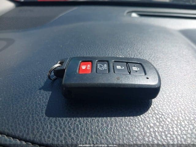 2018 TOYOTA HIGHLANDER XLE 11