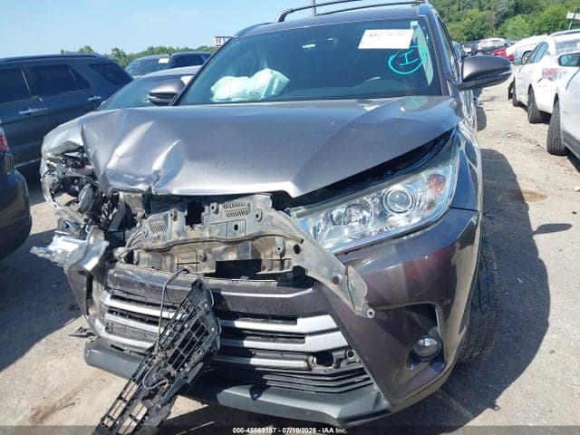 2018 TOYOTA HIGHLANDER XLE 12
