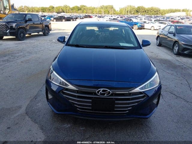 2020 HYUNDAI ELANTRA SE 12