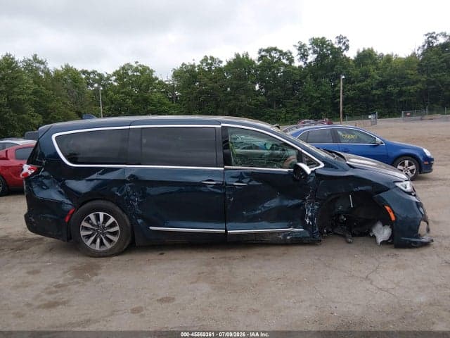2022 CHRYSLER PACIFICA HYBRID LIMITED 14