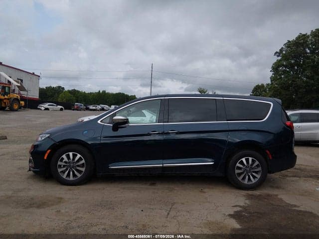 2022 CHRYSLER PACIFICA HYBRID LIMITED 15