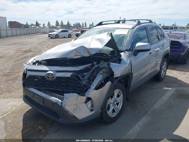 2020 TOYOTA RAV4 XLE 2