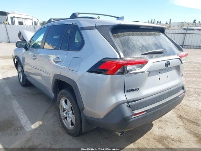 2020 TOYOTA RAV4 XLE 3
