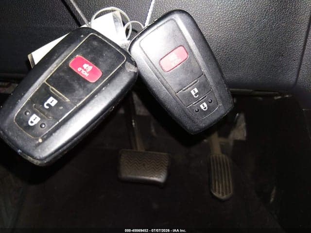2018 TOYOTA PRIUS THREE 11