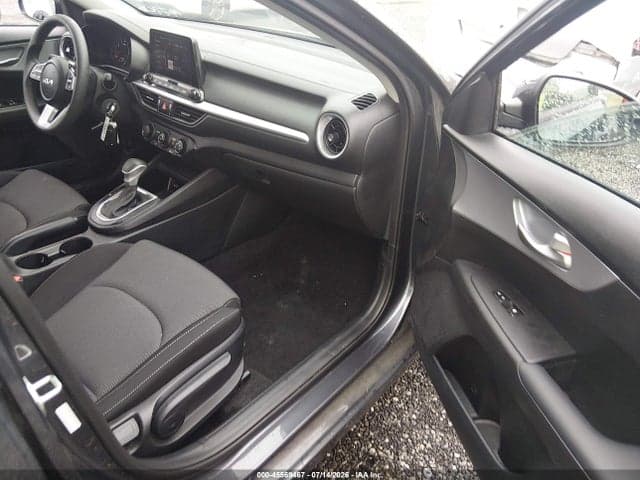2023 KIA FORTE LX 5
