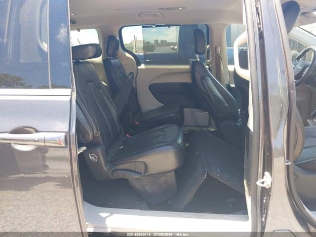 2020 CHRYSLER VOYAGER LXI 8