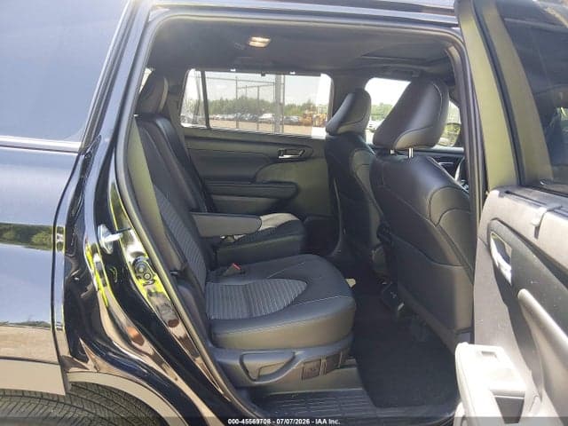2025 TOYOTA HIGHLANDER XSE 8