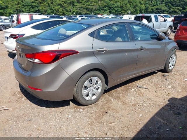 2016 HYUNDAI ELANTRA SE 4