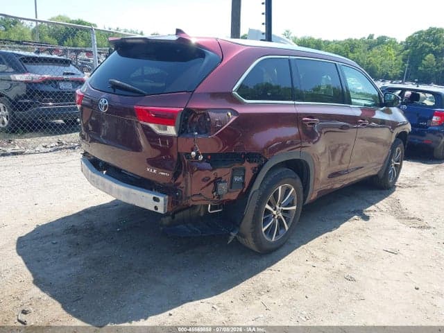 2018 TOYOTA HIGHLANDER XLE 4