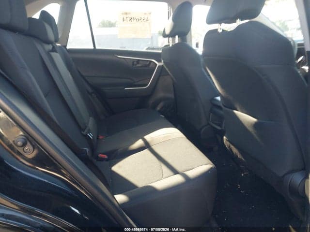 2020 TOYOTA RAV4 LE 8