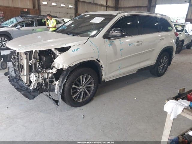 2019 TOYOTA HIGHLANDER XLE 2
