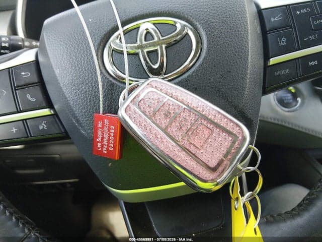 2022 TOYOTA HIGHLANDER XLE 11