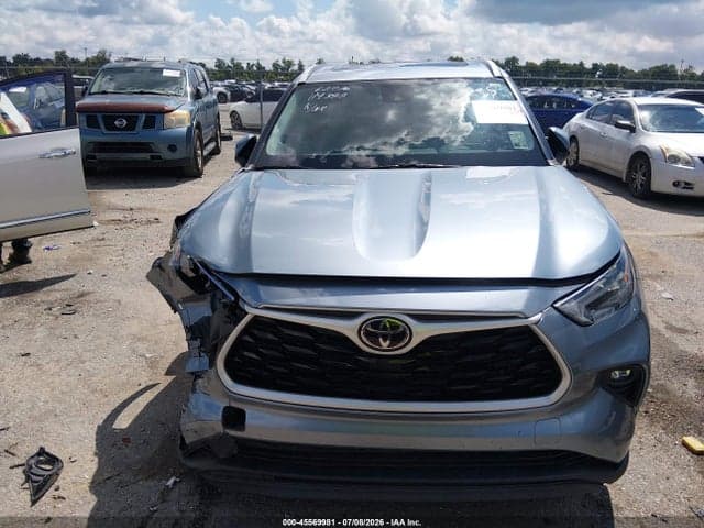 2022 TOYOTA HIGHLANDER XLE 12