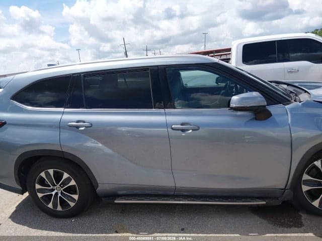 2022 TOYOTA HIGHLANDER XLE 13