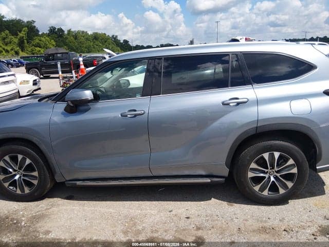 2022 TOYOTA HIGHLANDER XLE 14