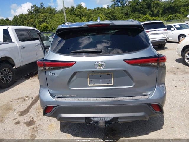 2022 TOYOTA HIGHLANDER XLE 16