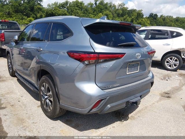 2022 TOYOTA HIGHLANDER XLE 3