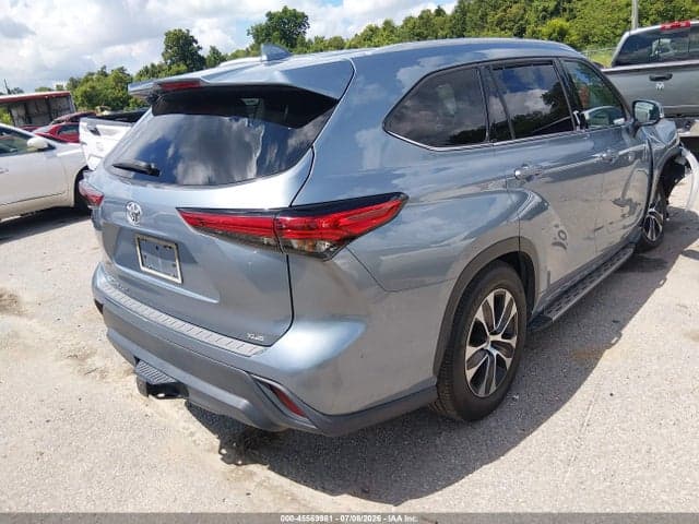2022 TOYOTA HIGHLANDER XLE 4
