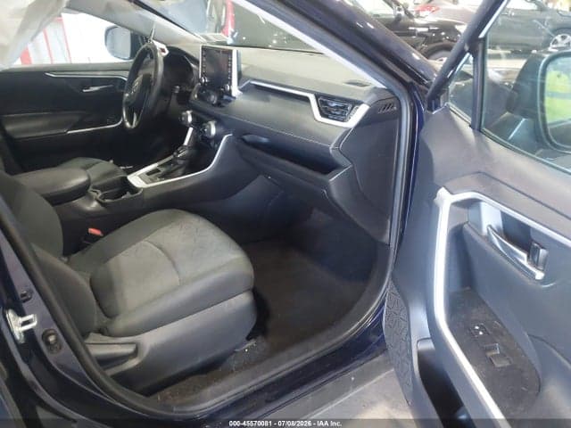 2020 TOYOTA RAV4 XLE 5