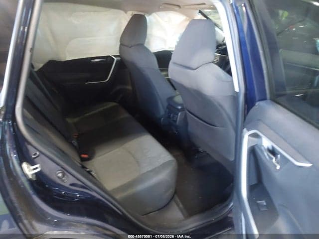 2020 TOYOTA RAV4 XLE 8