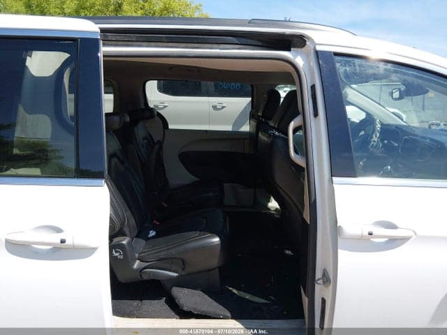 2020 CHRYSLER VOYAGER LXI 8