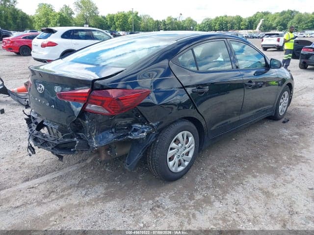 2020 HYUNDAI ELANTRA SE 4