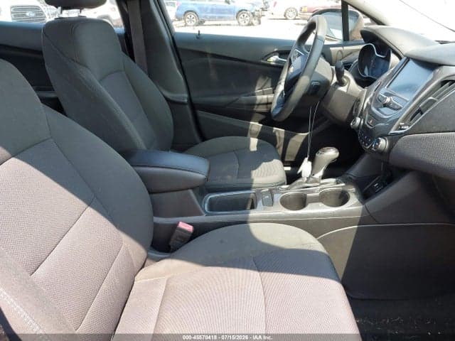2017 CHEVROLET CRUZE LT AUTO 5