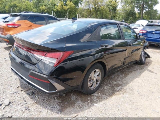 2024 HYUNDAI ELANTRA SE 4