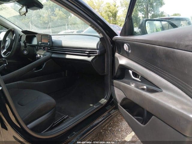 2024 HYUNDAI ELANTRA SE 5