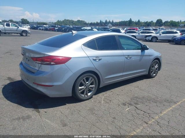 2017 HYUNDAI ELANTRA SE 4