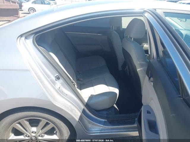 2017 HYUNDAI ELANTRA SE 8