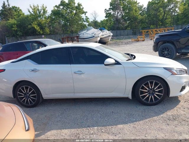 2022 NISSAN ALTIMA SL FWD 13