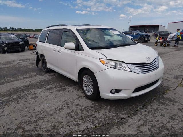 2017 TOYOTA SIENNA XLE PREMIUM 8 PASSENGER