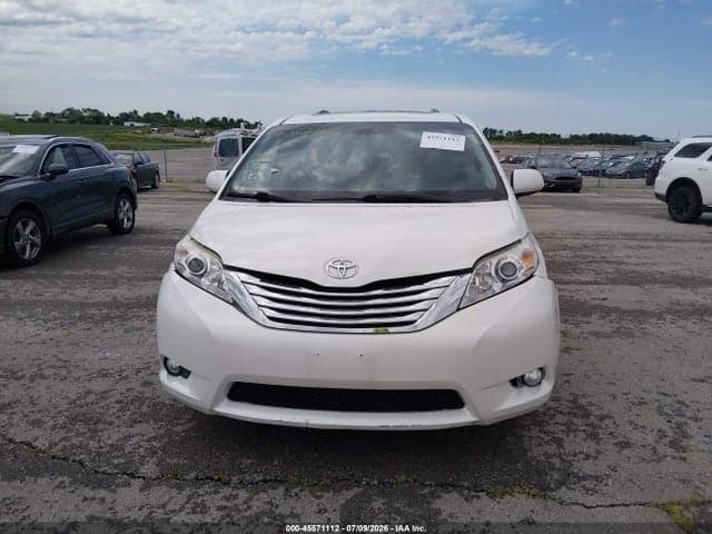2017 TOYOTA SIENNA XLE PREMIUM 8 PASSENGER 12