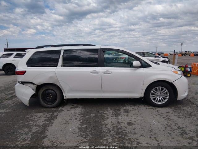 2017 TOYOTA SIENNA XLE PREMIUM 8 PASSENGER 13