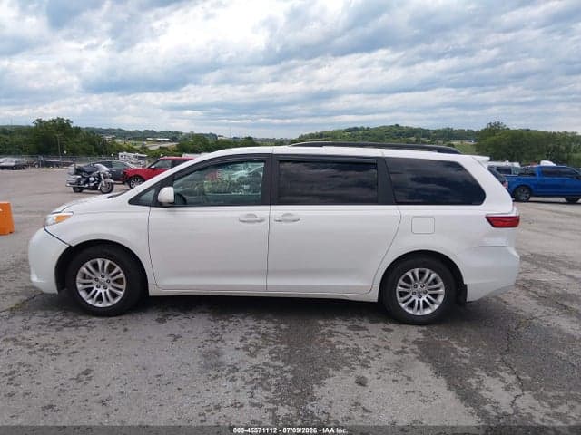 2017 TOYOTA SIENNA XLE PREMIUM 8 PASSENGER 14