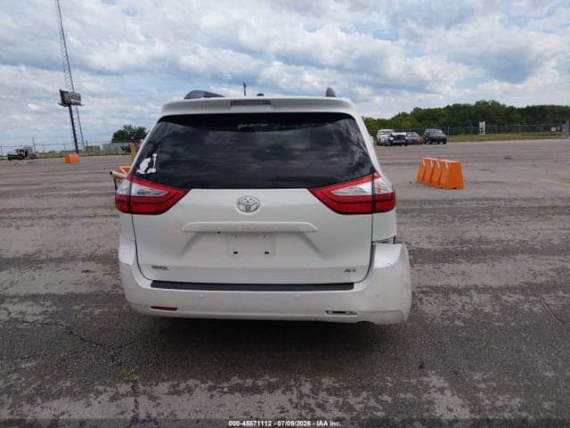 2017 TOYOTA SIENNA XLE PREMIUM 8 PASSENGER 16