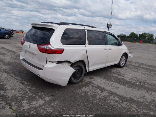 2017 TOYOTA SIENNA XLE PREMIUM 8 PASSENGER 4
