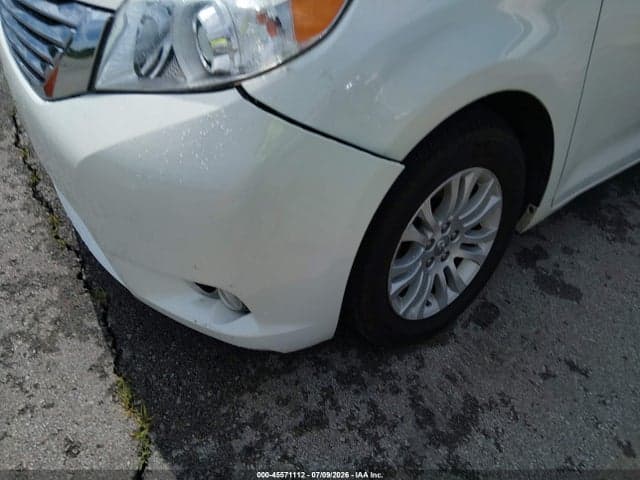 2017 TOYOTA SIENNA XLE PREMIUM 8 PASSENGER 6