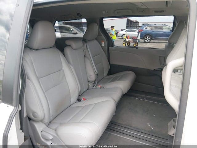 2017 TOYOTA SIENNA XLE PREMIUM 8 PASSENGER 8