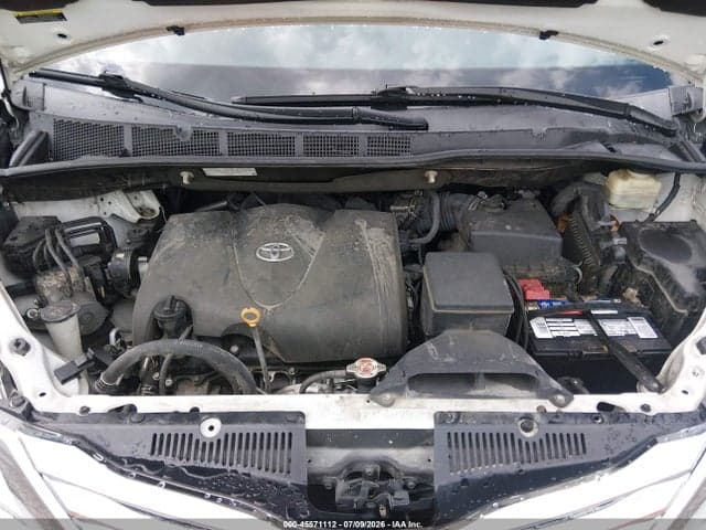 2017 TOYOTA SIENNA XLE PREMIUM 8 PASSENGER 10