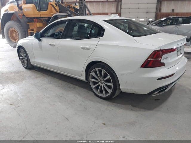 2021 VOLVO S60 T5 MOMENTUM 3